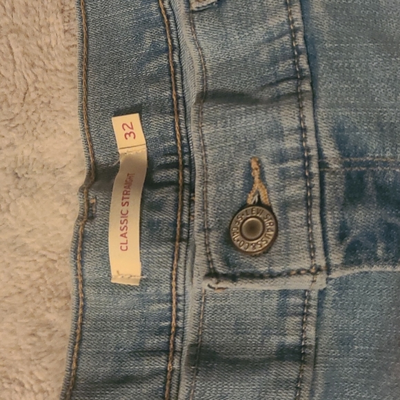 NWT !! LEVI SCULPT JEANS !! - Picture 3 of 7